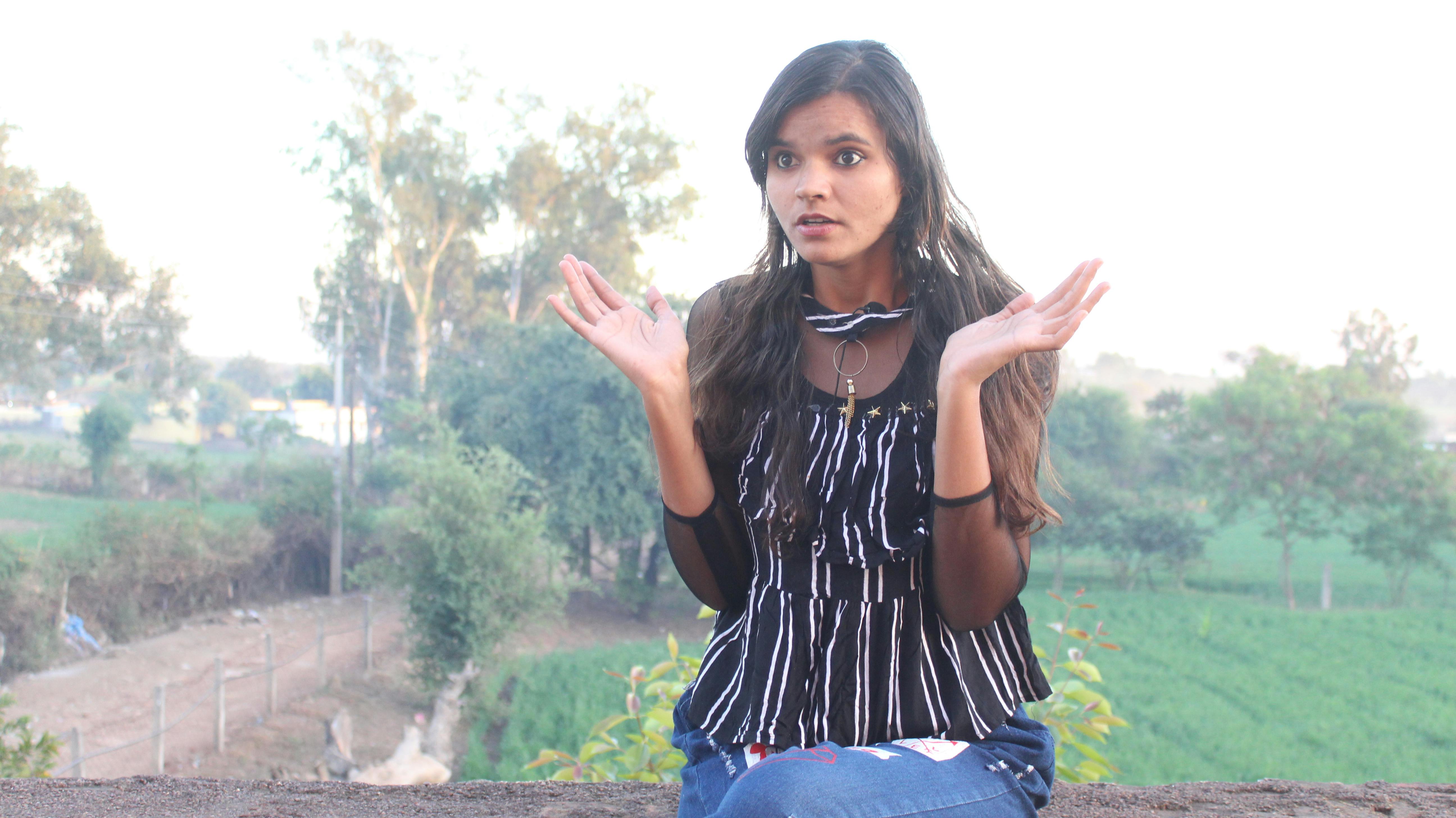 Veterinária com gato para cirurgia