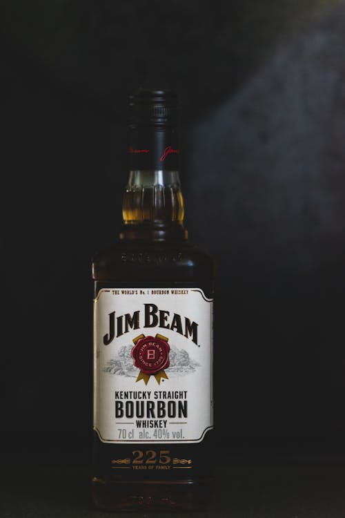 Ingyenes stockfotó alkoholos palack, bourbon whisky, palack témában