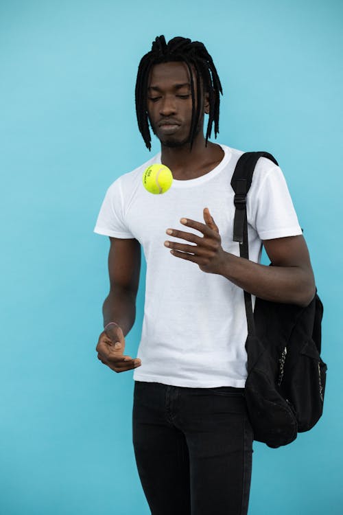 Free Concentrated black man with tennis ball Stock Photo