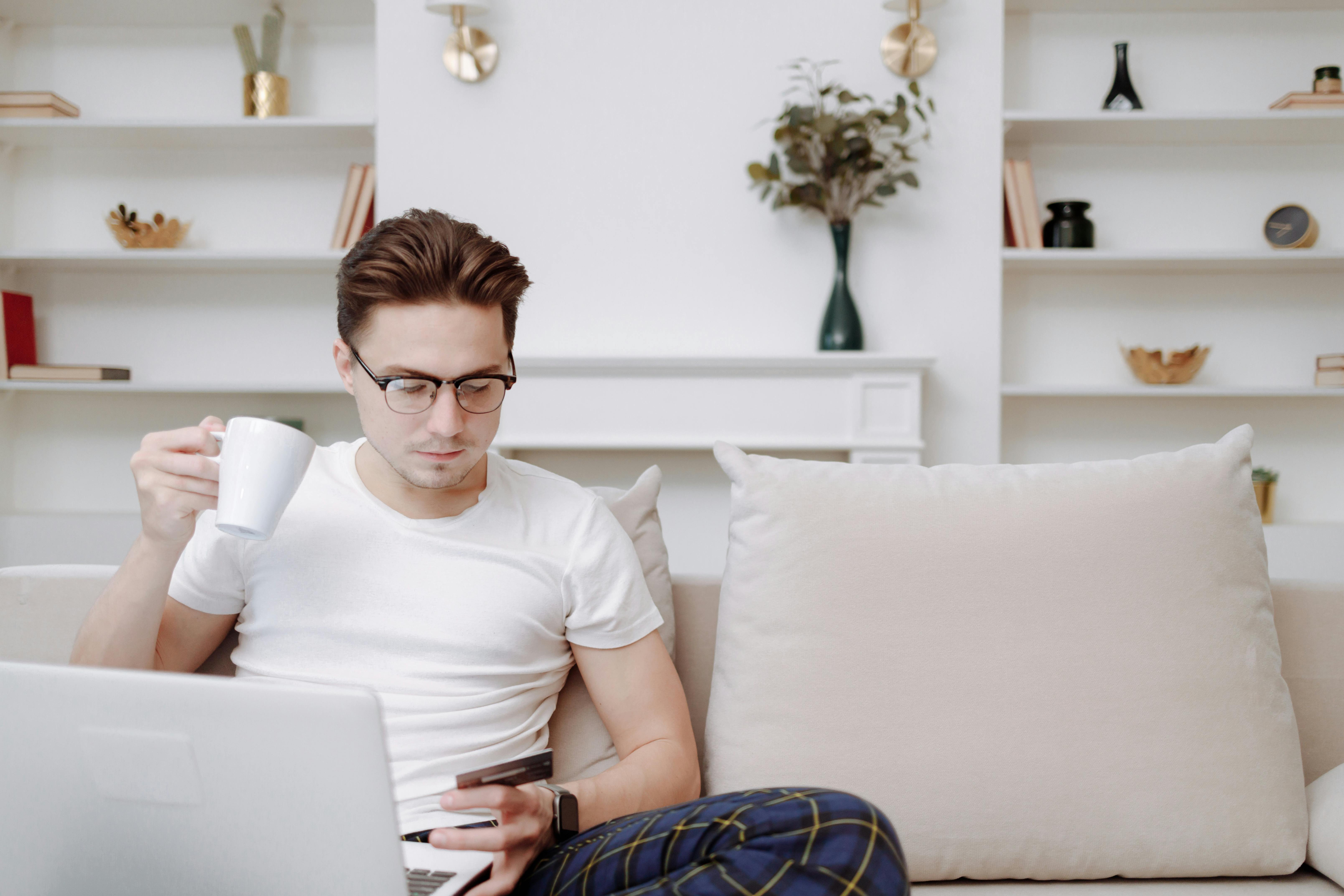 general lifestyle shop online — Photo by Thirdman on Pexels