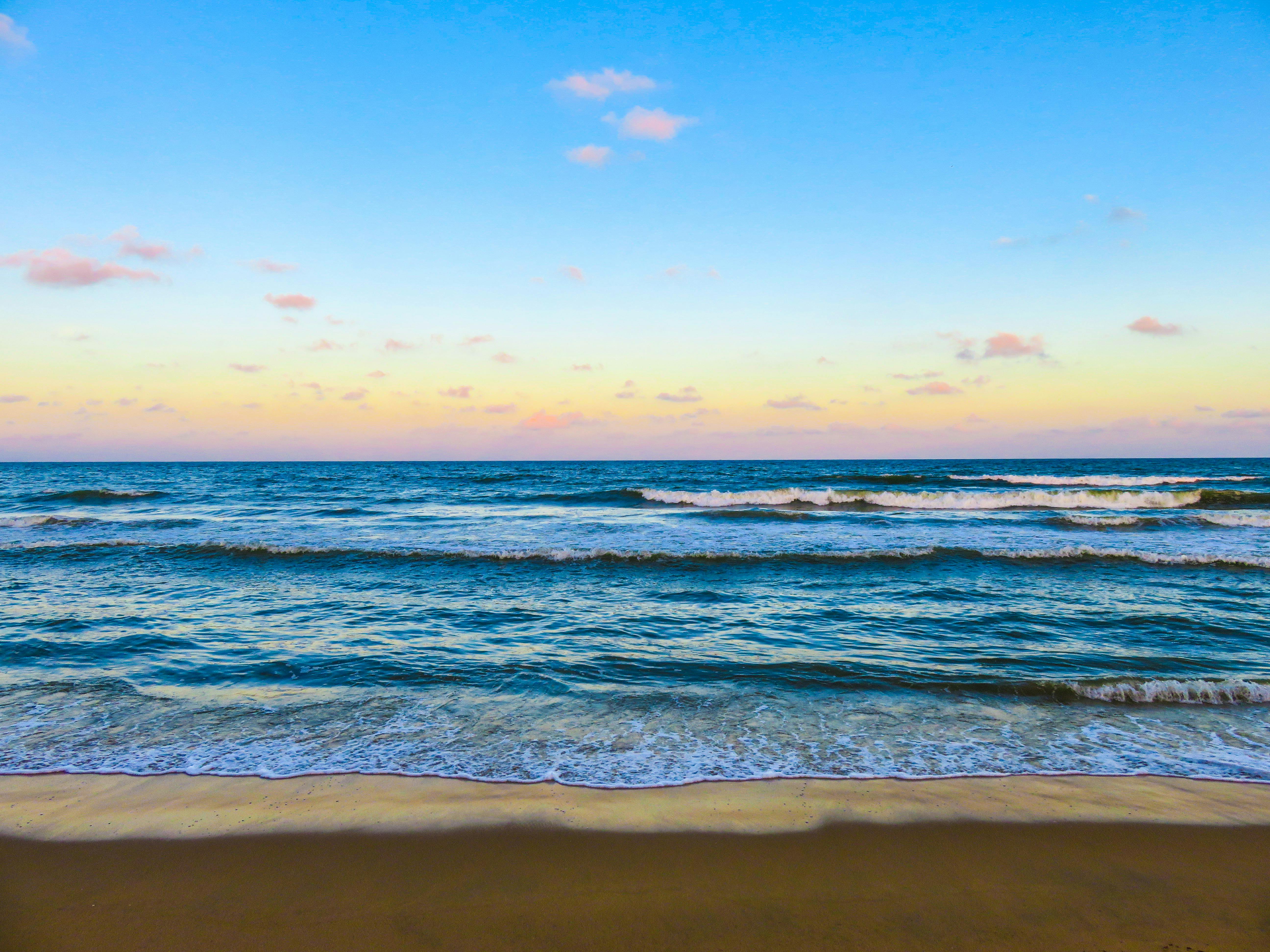 Sunrise At Sea Stock Photo - Download Image Now - Sunrise - Dawn, Sea, Sky  - iStock