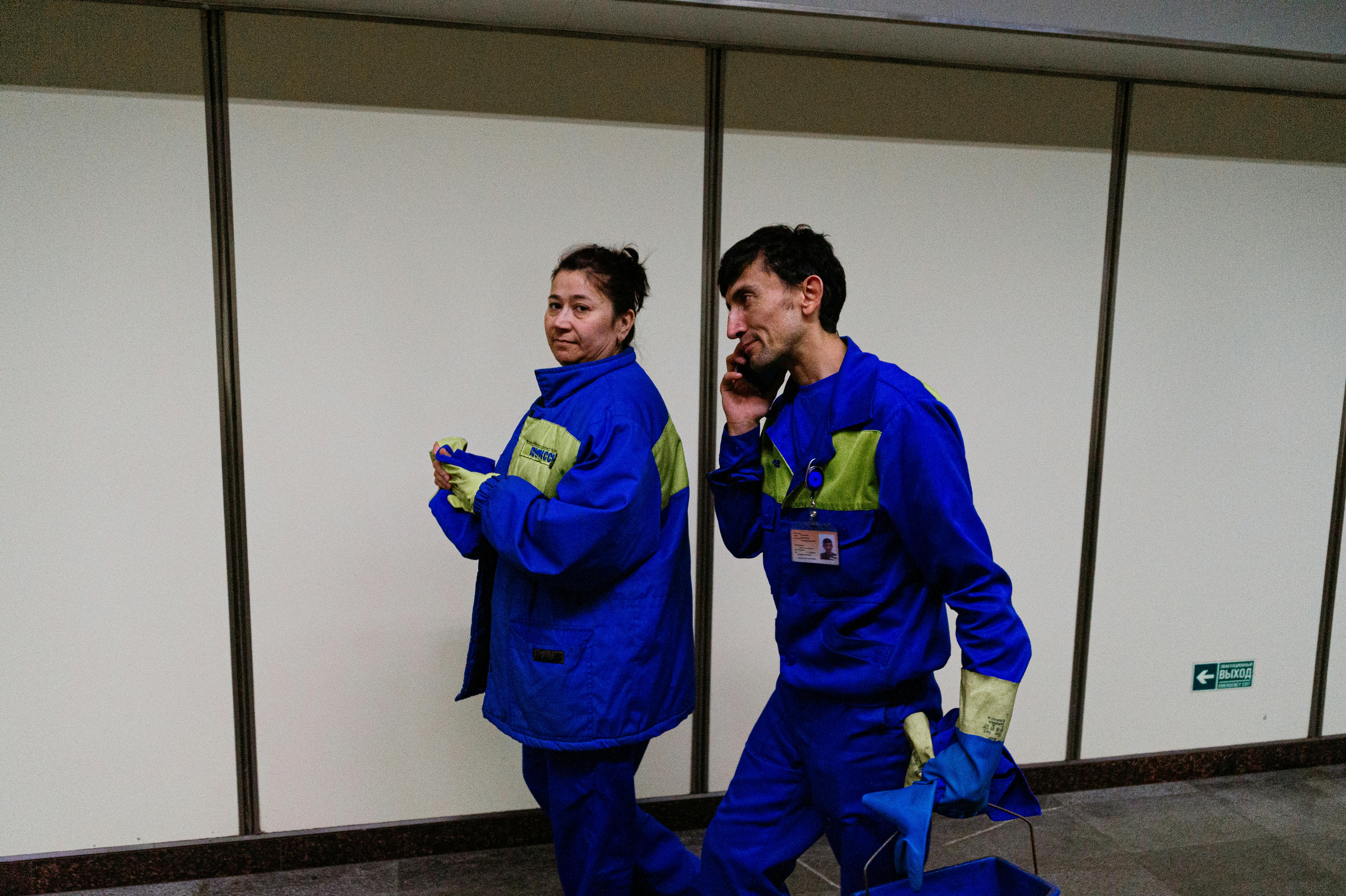 Child talking to a trusted adult