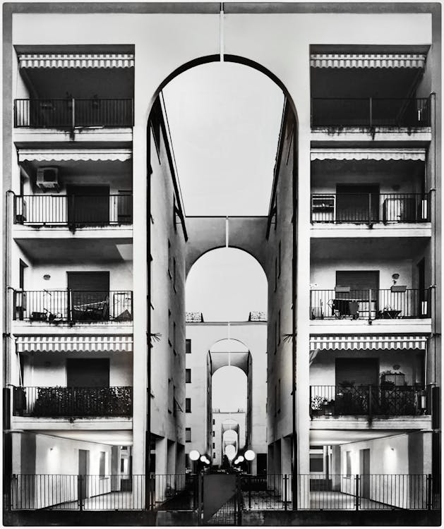 Gratis arkivbilde med arkitektur, balkonger, by