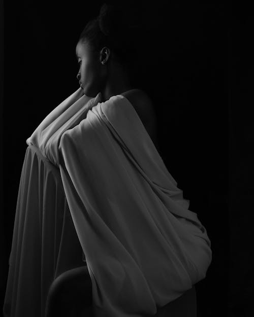Ingyenes stockfotó afro-amerikai nő, ágylepedő, álmodozó témában