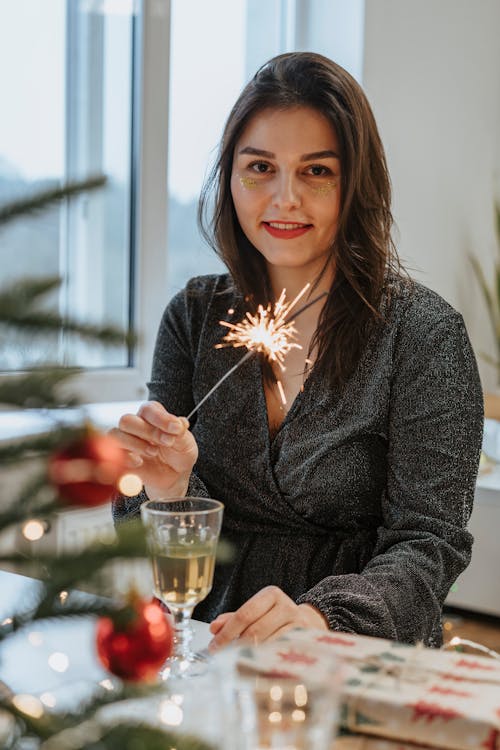 Kostenloses Stock Foto zu festhalten, frau, kaukasische frau