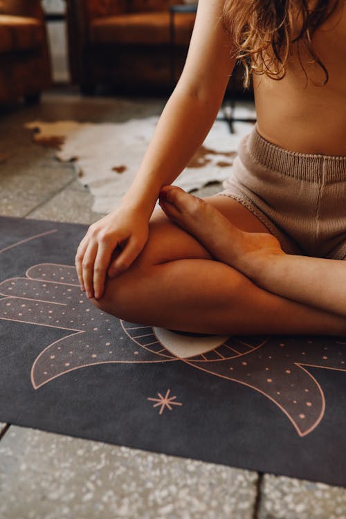 Free Photo of a Woman Meditating on a Black Yoga Mat Stock Photo