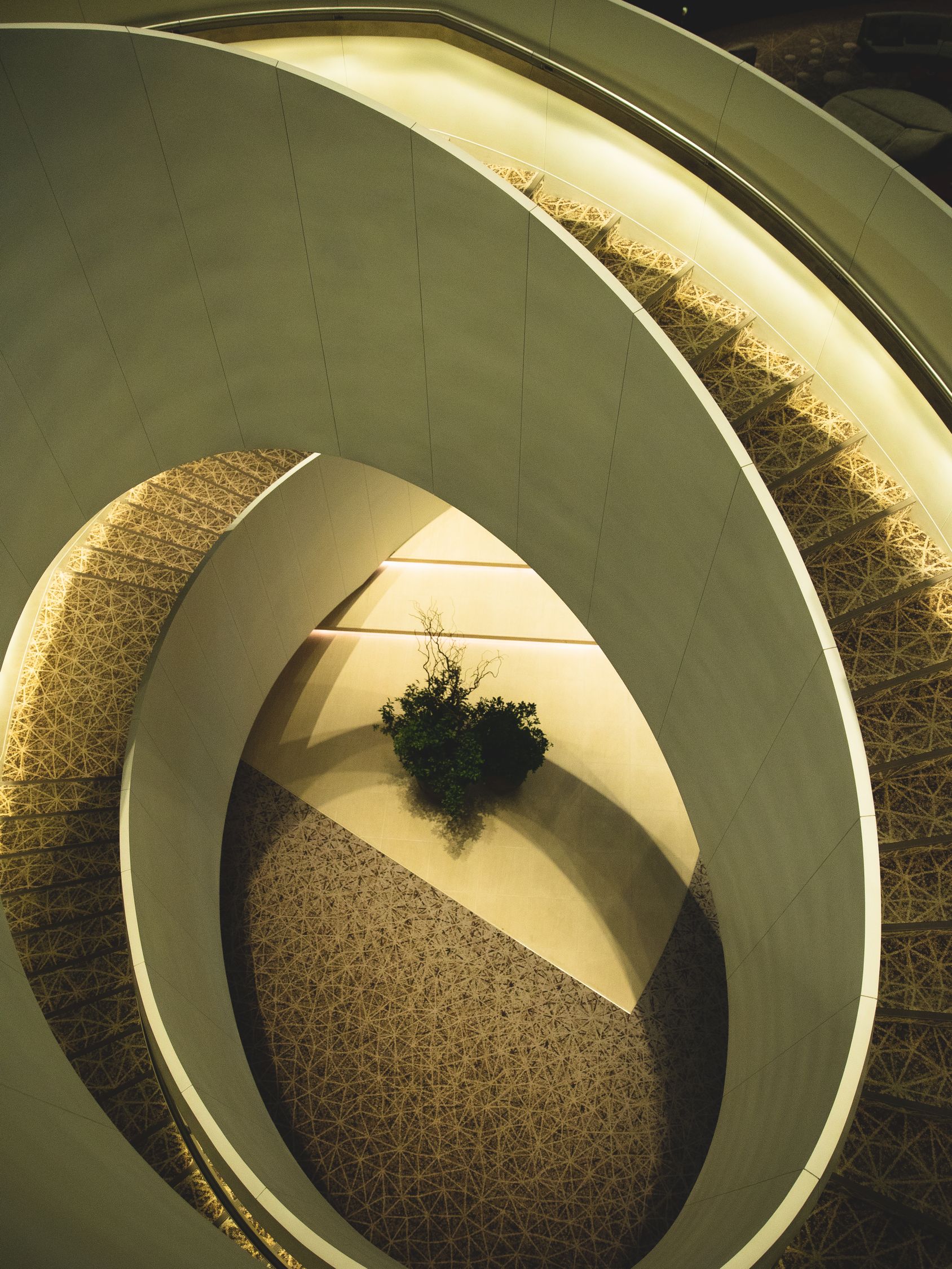 Spiral stairway of modern hall in contemporary building · Free Stock Photo
