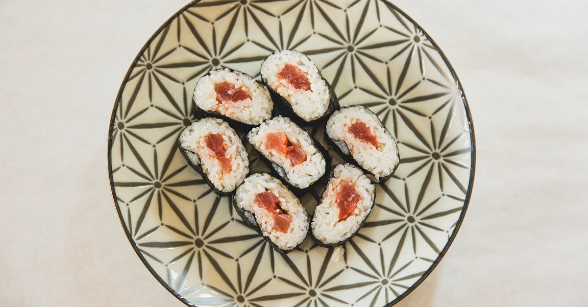 How to roll sushi without mat