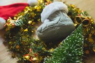 Baby booties with Christmas wreath