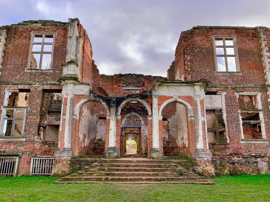 A stunning view of the historic ruins of Houghton House, showcasing its architectural beauty and history.