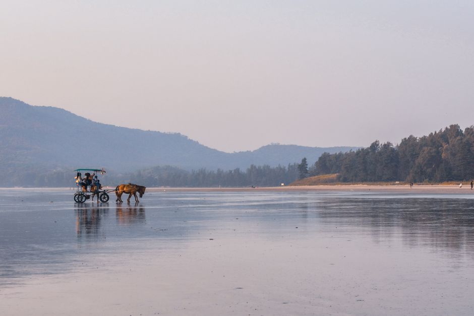 Pantai Papuma: Pesona Pantai Selatan yang Tersembunyi Pantai Papuma: Pesona Pantai Selatan yang Tersembunyi