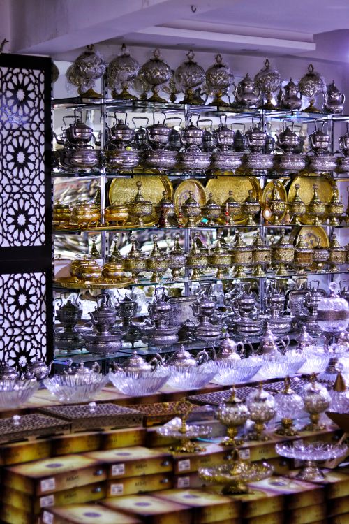 Free A vibrant display of silverware and souvenirs in a Moroccan bazaar in Oujda. Stock Photo