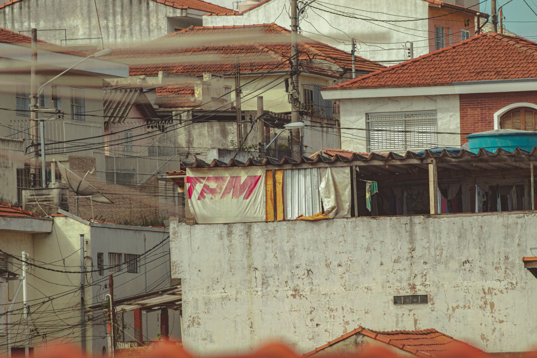 Déficit habitacional freia desenvolvimento em Mato Grosso