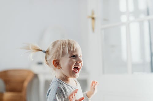 Free Shallow Focus Photo of Cute Girl Laughing Stock Photo