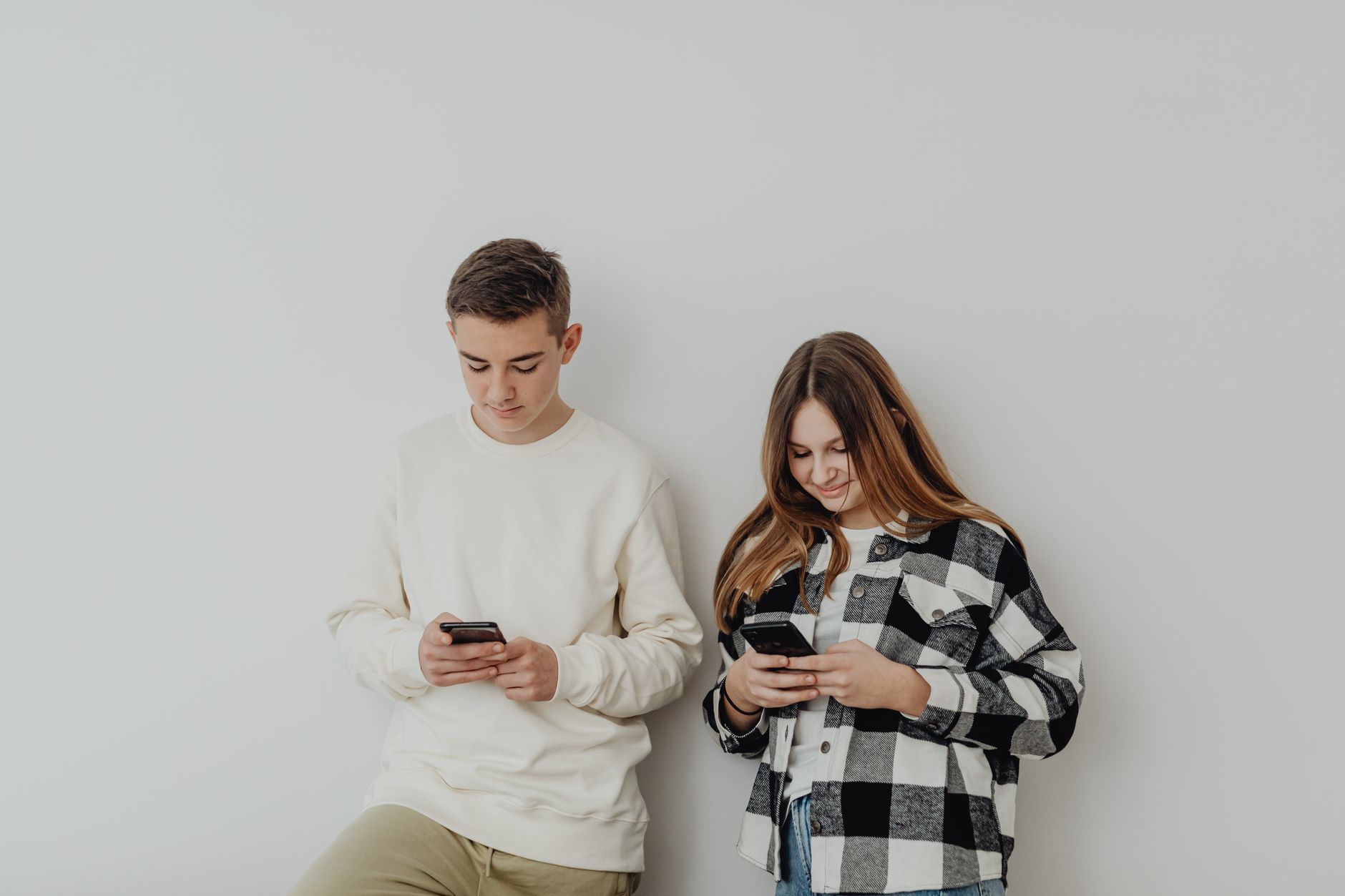Jovens e web: Felicidade e excesso levam 71% a cobrar mudanças.
