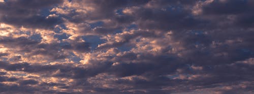 akşam karanlığı, atmosfer, bulutlar içeren Ücretsiz stok fotoğraf