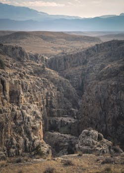 Stunning canyon landscape in Tehran displays rugged geological formations and vast vistas.