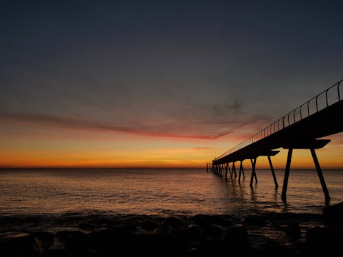 Immagine gratuita di alba, sotto il ponte