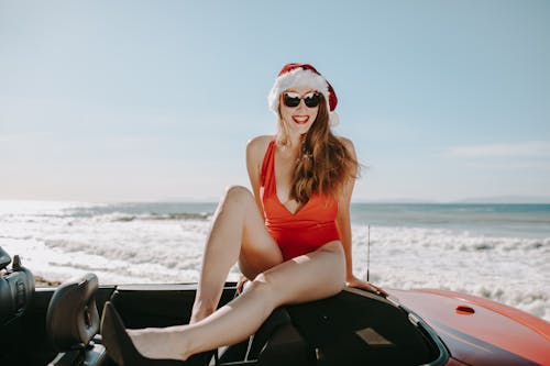 無料 クリスマス, サングラス, サンタの帽子の無料の写真素材 写真素材