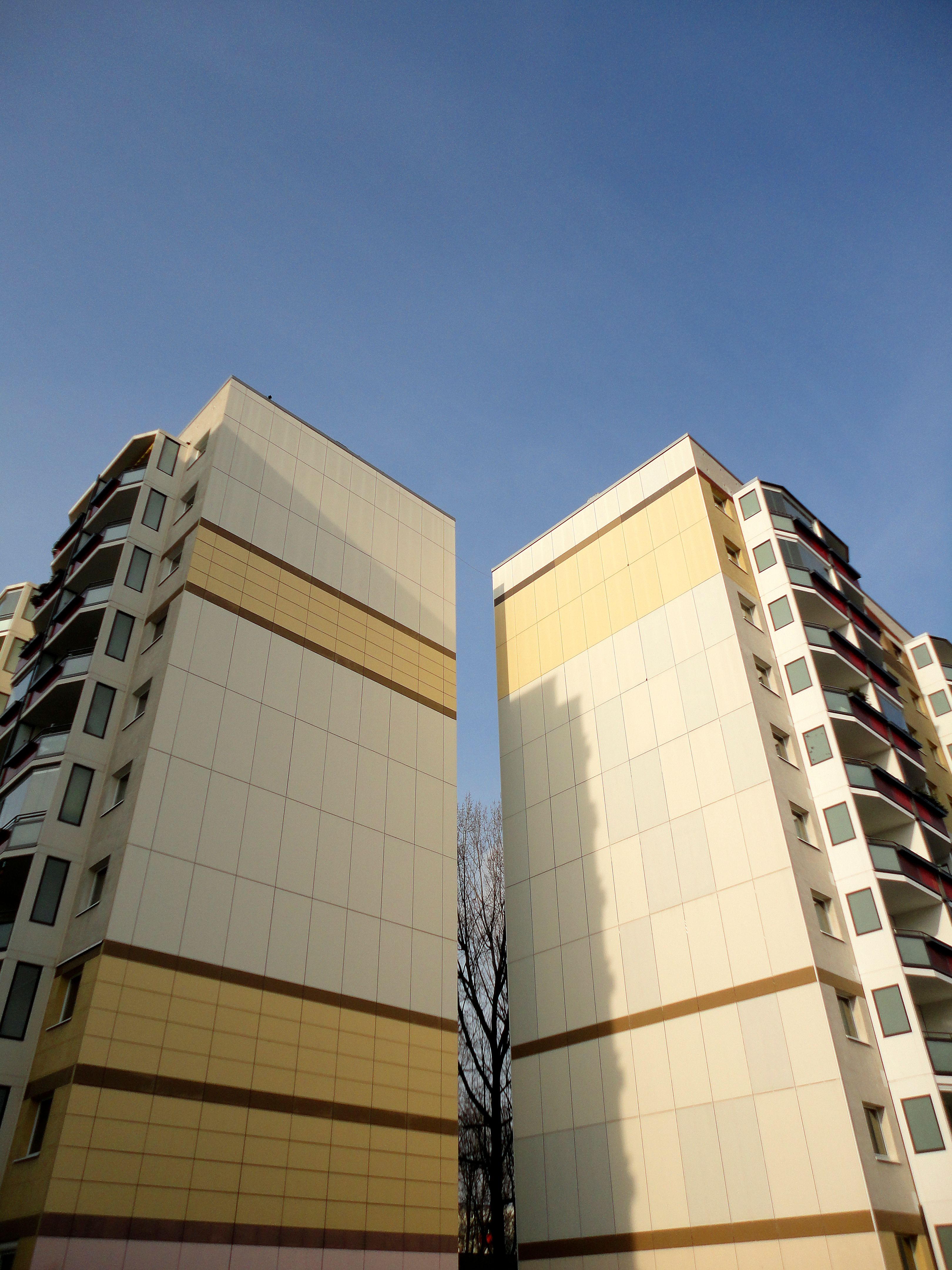 Low Angle Shot of Buildings Under Blue Sky · Free Stock Photo