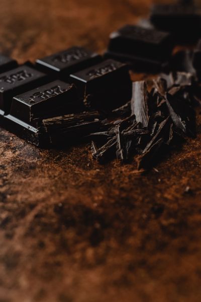 Chopped dark chocolate chunks and shavings. Photo by Eva Bronzini on Pexels.