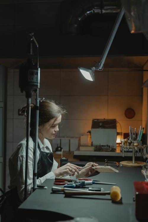 Základová fotografie zdarma na téma bižuterie, dárek, dělník