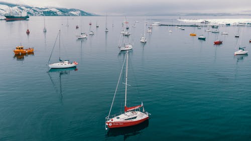 Barca Rossa E Bianca Sul Mare