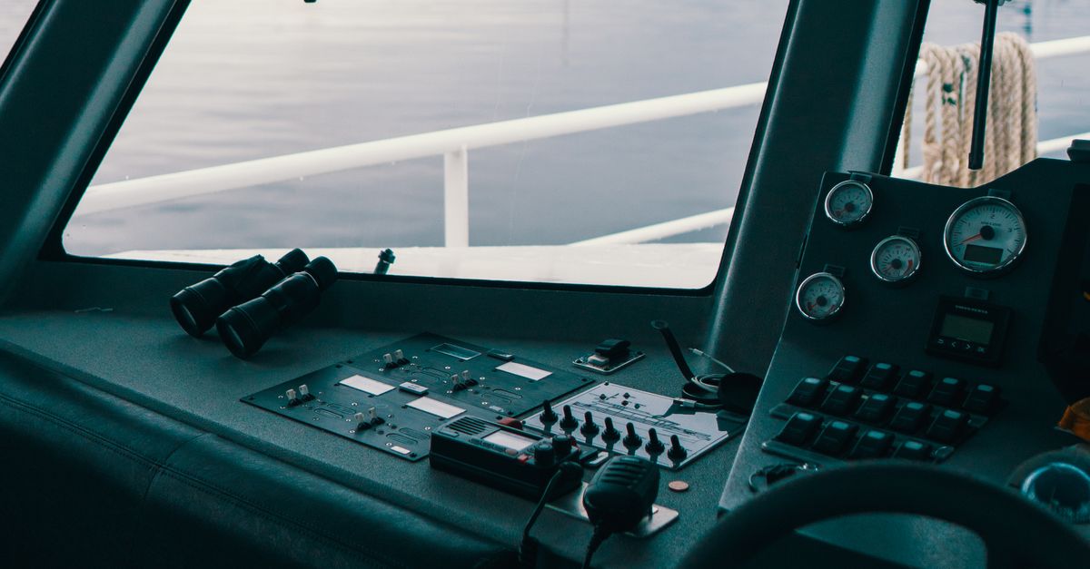 Gå ikke glip af ét ord på vandet med Garmin Signal VHF