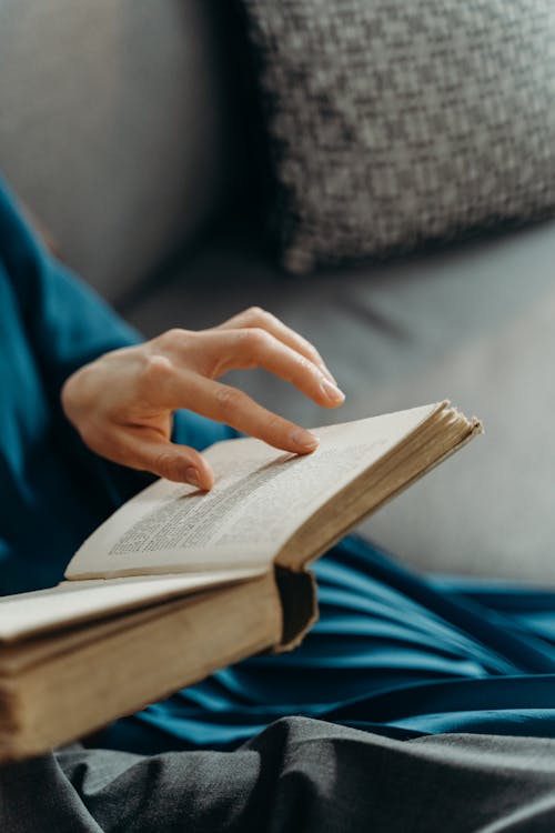 Free Close-Up Shot of a Woman Reading a Book Stock Photo