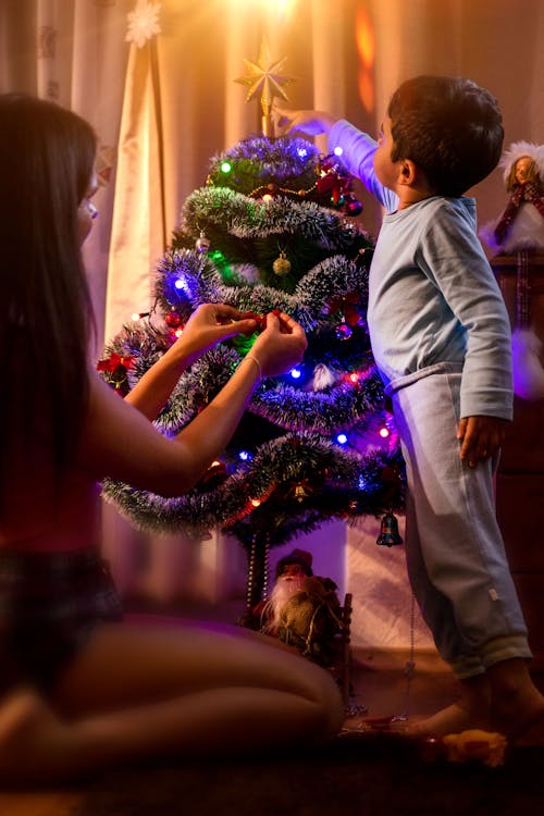 Foto profissional grátis de árvore de Natal, atmosfera de natal, decorando