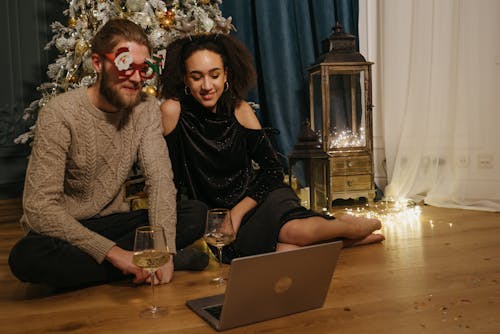 Foto d'estoc gratuïta de arbre de Nadal, assegut, barbut