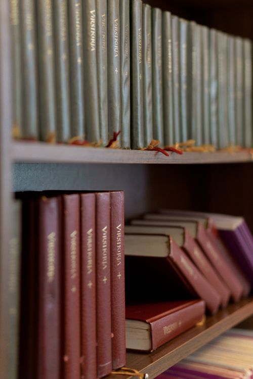 Close-Up Shot of Collection of Books · Free Stock Photo