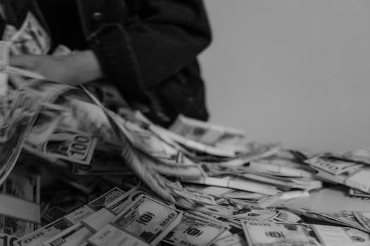 How to Master Long-Term Investing vs. Short-Term Trading in 2025 - Featured Image