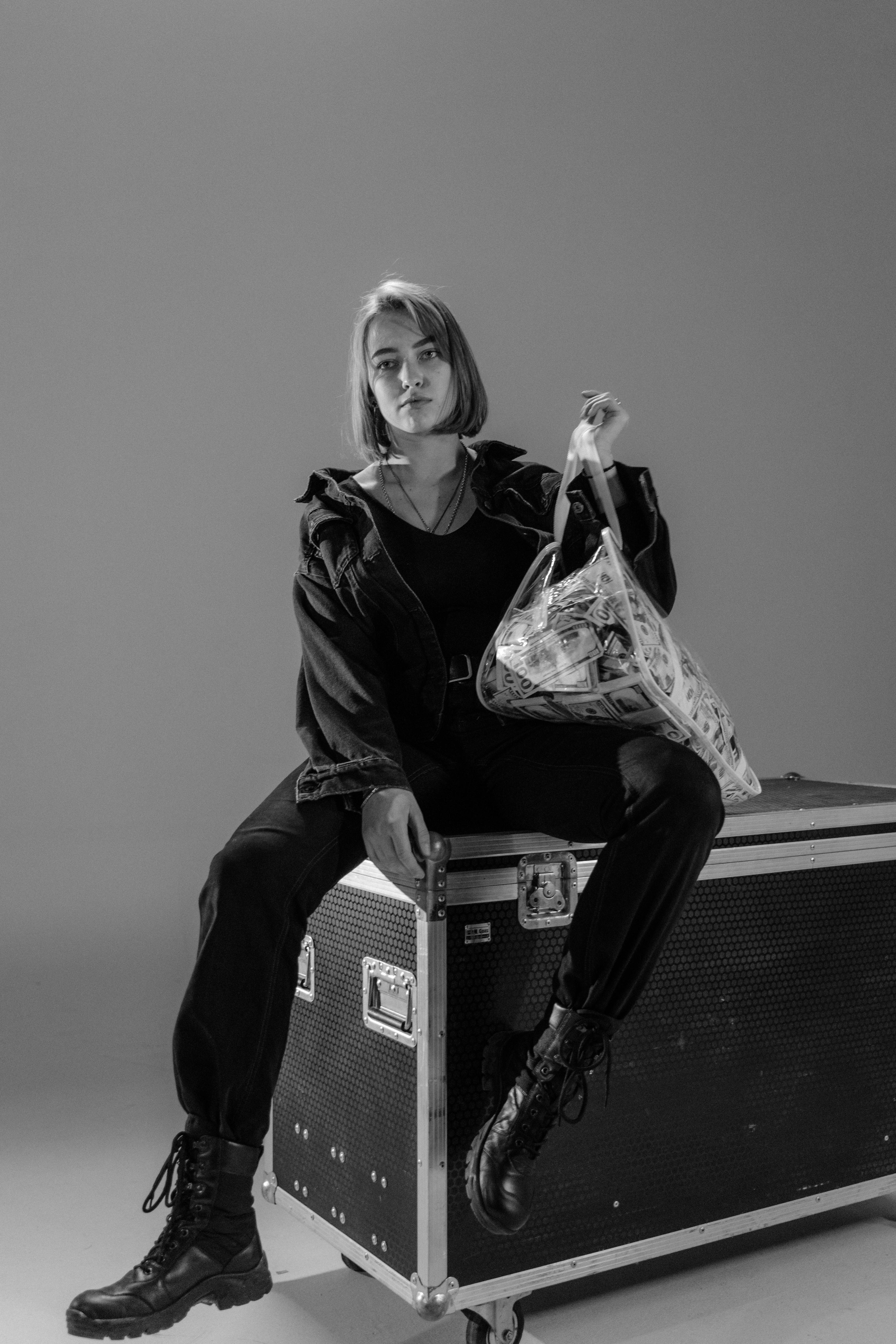 Descinderi în mai multe județe pentru fraude de 2,4 milioane lei în programul Start-up Nation