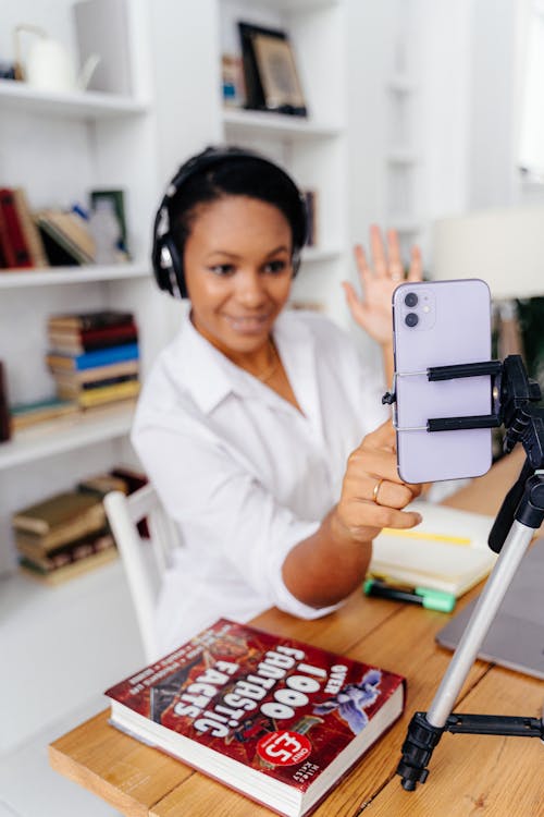 Základová fotografie zdarma na téma bezdrátový, chytrý telefon, dívání