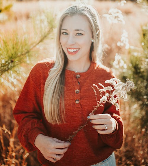 Pretty young woman standing on sunny nature