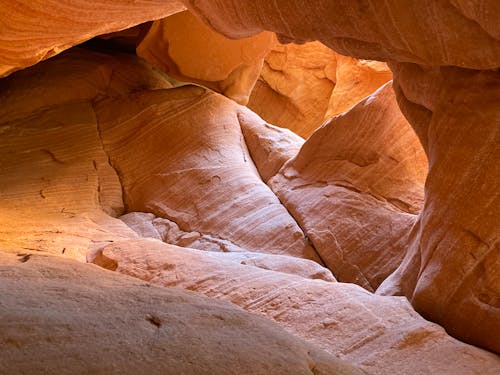 Kostnadsfri bild av eroderade, grotta, karg