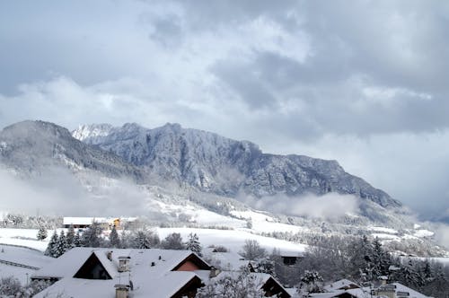 Бесплатное стоковое фото с гора, горный город, деревня
