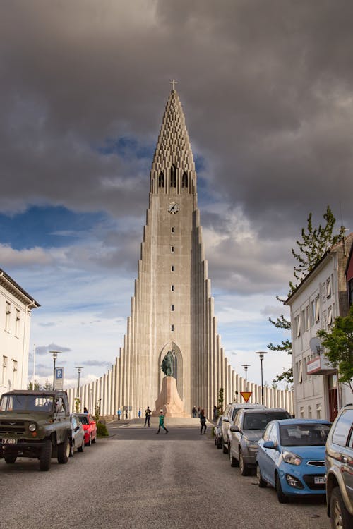 Edifício De Concreto Branco