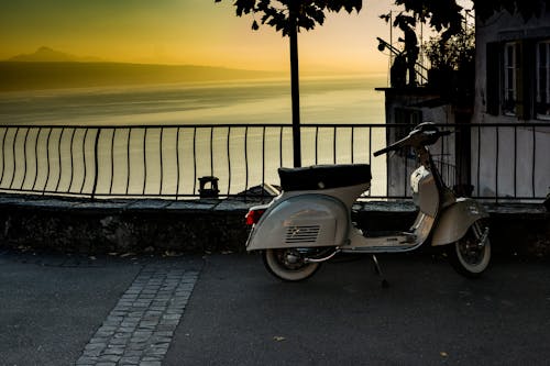 Δωρεάν στοκ φωτογραφιών με vespa, vintage, Ανατολή ηλίου