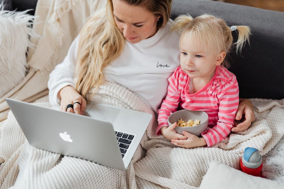 Photo by https://kaboompics.com/ on Pexels Mother and daughter relaxing on the couch with a laptop and snacks. - Photo by https://kaboompics.com/ on Pexels
