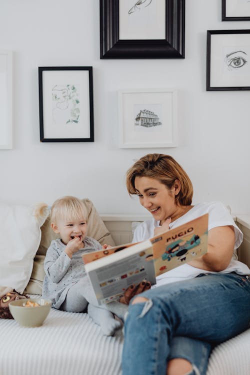 aile, anne, arkadaşlık içeren Ücretsiz stok fotoğraf