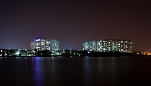 Foto profissional grátis de cidade à noite, luz da cidade