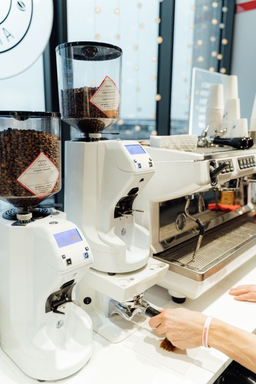 Free A sleek coffee shop setup with an espresso machine and beans grinder. Stock Photo