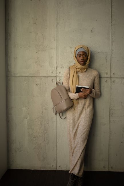 Smart Casual Hijab: Bukan Sekadar Baju, Tapi Ekspresi Diri Smart Casual Hijab: Bukan Sekadar Baju, Tapi Ekspresi Diri