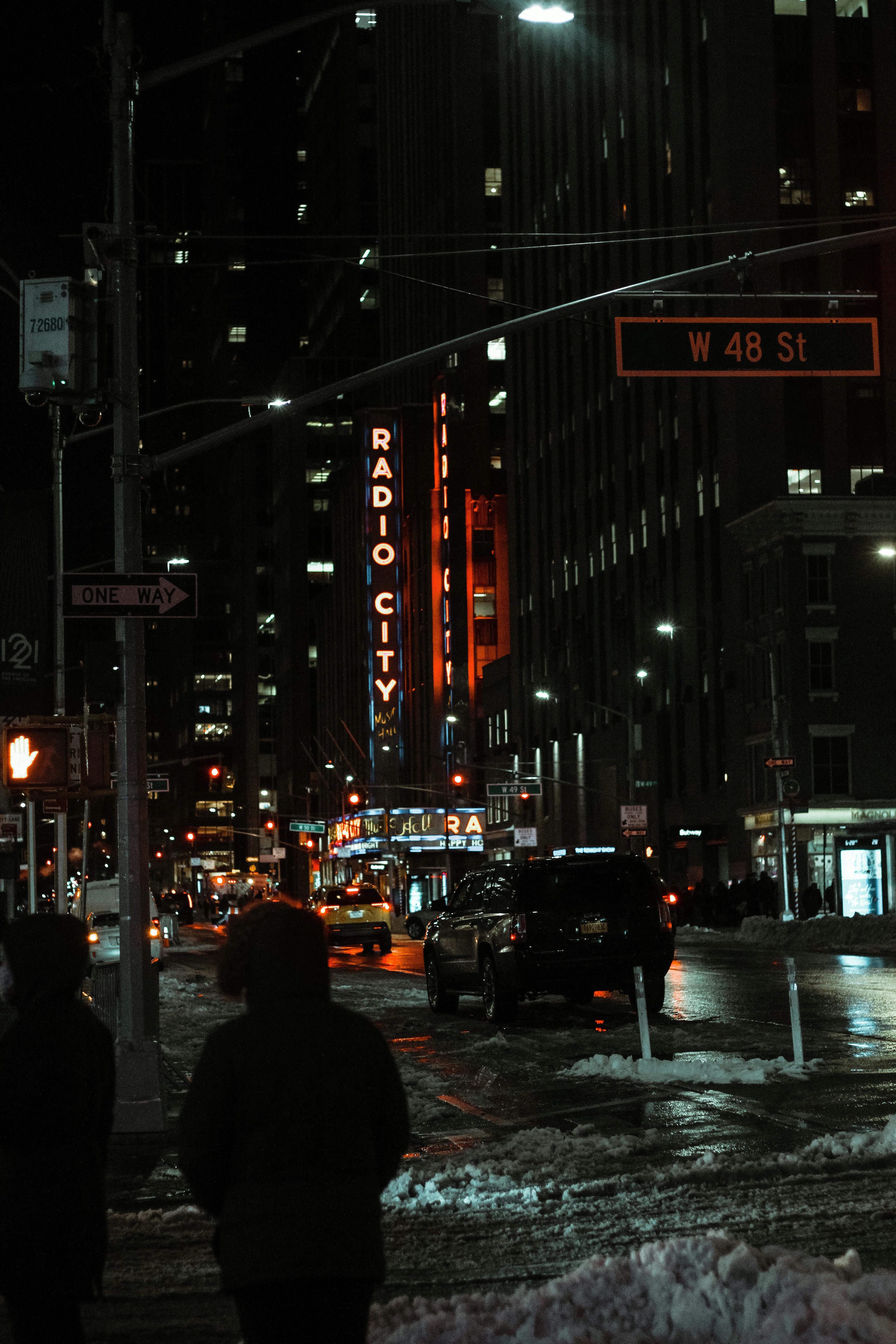 Ảnh New York đêm với công trình kiến trúc ngập tràn sức sống, hơi thở đô thị náo nhiệt sẽ khiến bạn không thể rời mắt. Mang đến cho bạn một cảm giác cực kì phấn khích và đầy thách thức, hãy bắt đầu khám phá thế giới bằng hình ảnh này.