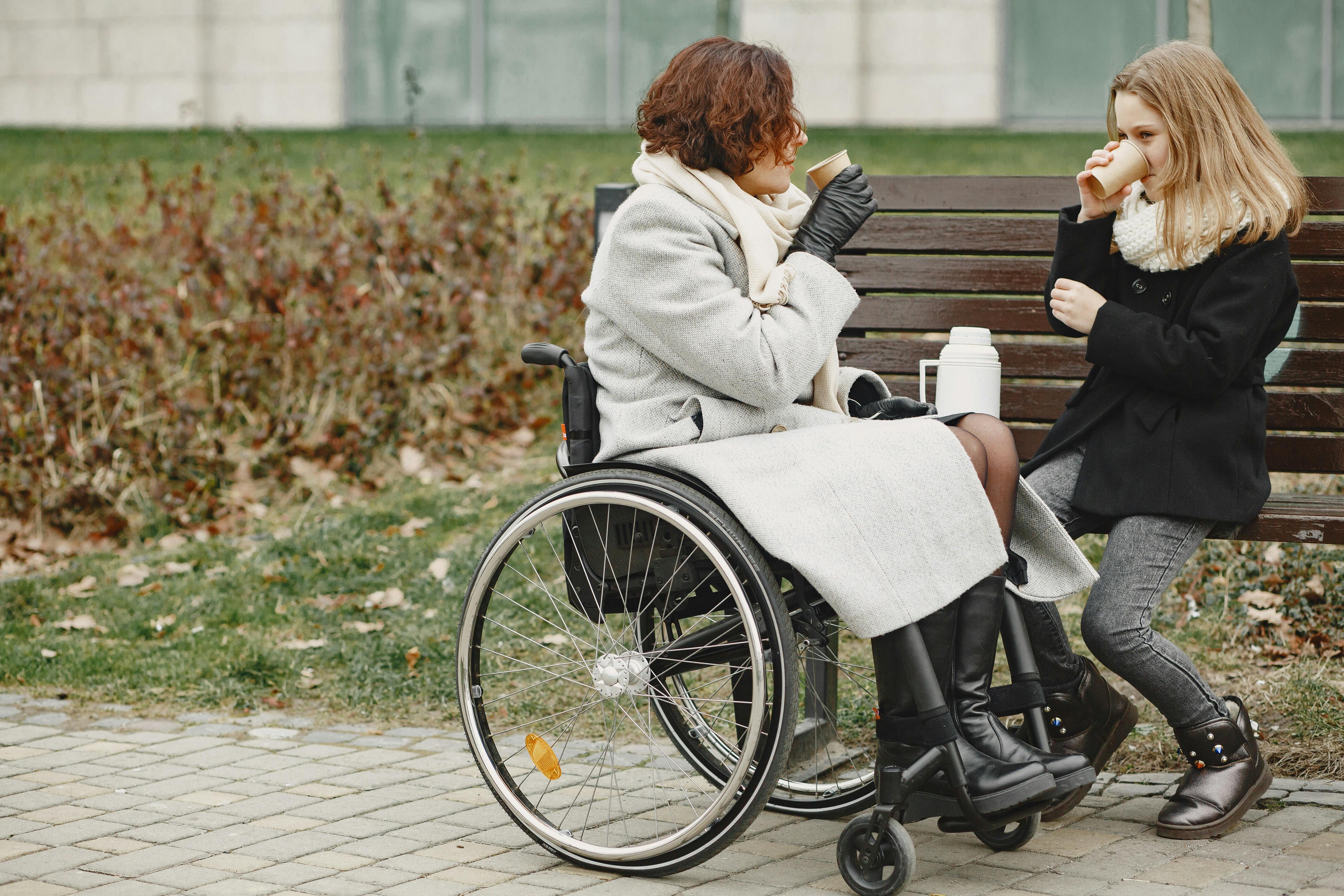 Puuetega inimeste toetused muutuvad: perede rahaaeg kiigub