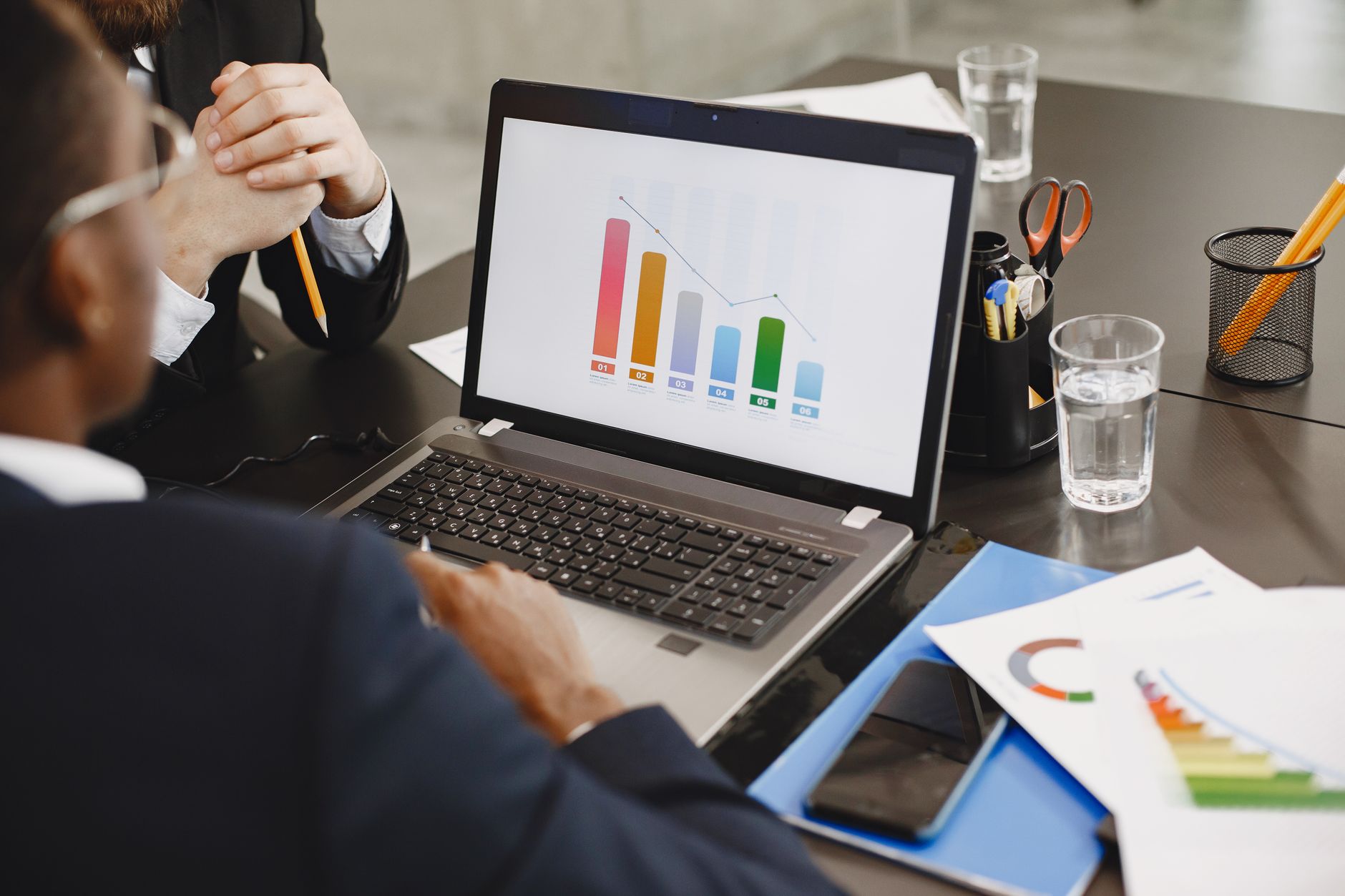 Small Business Review Analytics: 2024 Benchmark Report on Affordable Tools