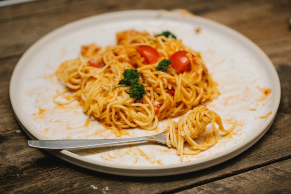Pasta alla Norma con salsa di pomodoro e melanzane