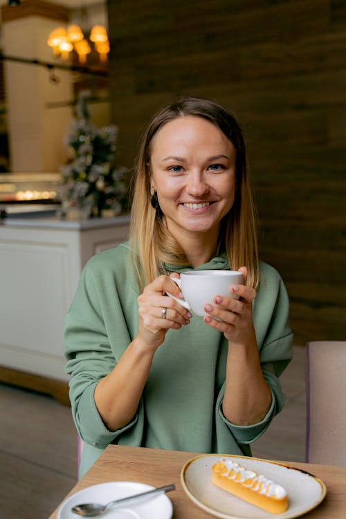 Ingyenes stockfotó boldog, csésze, függőleges lövés témában